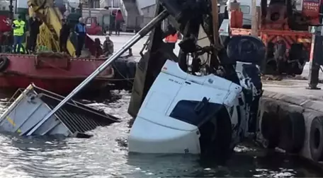 Freni Boşalan Kamyonet Denize Uçtu