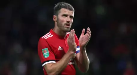 Manchester United'ın Yıldızı Michael Carrick, Sezon Sonunda Futbolu Bırakıyor