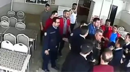 Okul Kantininde Çıkan Kavgayı Ayırmaya Gelen Polis, Müdürü Tartakladı! Yaşananlar Kamerada