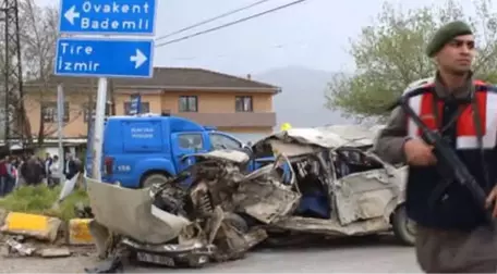 Otomobille Belediye Kamyoneti Çarpıştı: 3 Ölü, 1 Yaralı