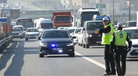 Çakarlı Aracı Durdurduğu İçin Açığa Alınan Polis Görevine İade Edildi