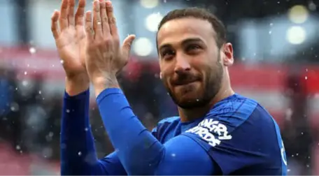 Türk Taraftarlar, Cenk Tosun'u Ayın Oyuncusu Olması İçin Oy Yağmuruna Tutuyor