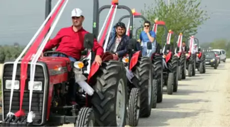 15 Traktörle Gelini Almaya Giden Damadı Görenler Hayran Kaldı