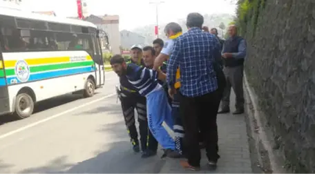 TIR'ın Çarptığı Genç Ambulanstan Kaçınca Polis Tarafından Kelepçe Takılarak Sakinleştirildi