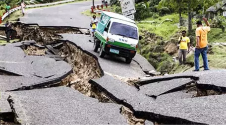 Dünya Beşik Gibi Sallanıyor! Tayvan, Pasifik ve İran'da Art Arda Deprem Oldu