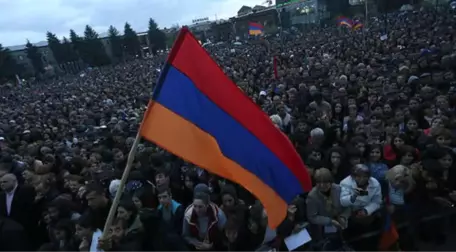 Ermenistan'daki Sokak Eylemleri Arttı, Protestocular Milletvekillerini Tehdit Etmeye Başladı