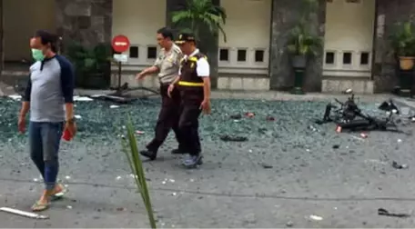 Endonezya'da 3 Kiliseye Eş Zamanlı Bombalı Saldırı Düzenlendi: 2 Ölü, 13 Yaralı