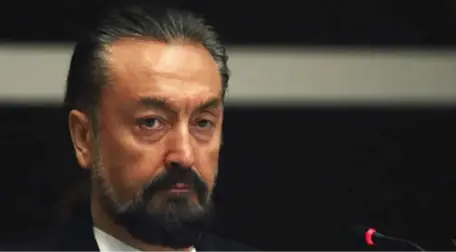 Adnan Oktar Cemaatine Sızan Gazeteci: Evlerinden Binlerce Şantaj Kaseti Çıkabilir!