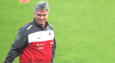 Ünlü Teknik Direktör Hiddink, Çin 21 Yaş Altı Milli Takımının Başına Geçti