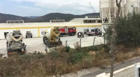 İzmir'de Genç İşçi, Temizlemek İçin İçine Girdiği Beton Makinesinin Aniden Çalışması Üzerine Hayatını Kaybetti