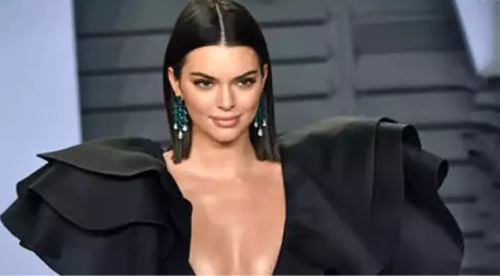 Kendall Jenner, Banyodaki Cesur Pozuyla Milyonlarca Takipçisinin Dikkatini Çekmeyi Başardı