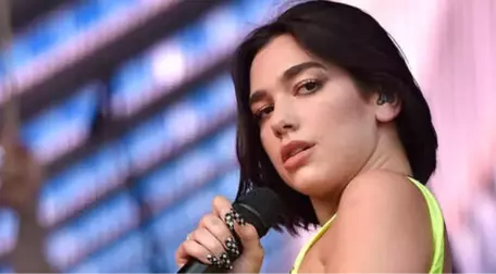 Dünyaca Ünlü Şarkıcı Dua Lipa'dan İç Çamaşırlı Paylaşım!