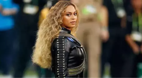 Yıldız Şarkıcı Beyonce, Verdiği Konserde Kıyafetleri ve Danslarıyla Büyüledi