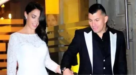 Beşiktaş'ın Yıldızı Gary Medel'in Eşi Cristina Morales, Üniversiteye Geri Döndü