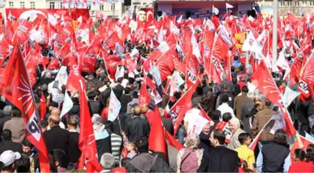 Nihat Zeybekçi'nin İzmir Adaylığının Ardından, CHP'li Alaattin Yüksel Adaylık Dosyasını Başkanlığa Sundu