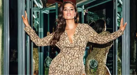 Ünlü Model Ashley Graham, Ayna Karşında Çırılçıplak Poz Verdi