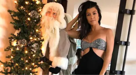 Noel Ağacı Önünde Ateşli Poz Veren Kourtney Kardashian, Alay Konusu Oldu