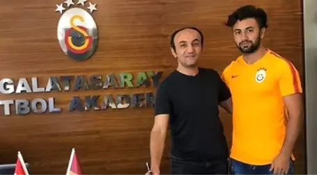 Genç Futbolcu Çekdar Orhan, Galatasaray'a İmzayı Akrabası Ersin Korkut'la Attı