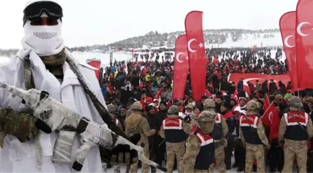 Kar ve Soğuğa Aldırış Etmeyen Binlerce Kişi, Sarıkamış Şehitlerini Anmak İçin Toplandı