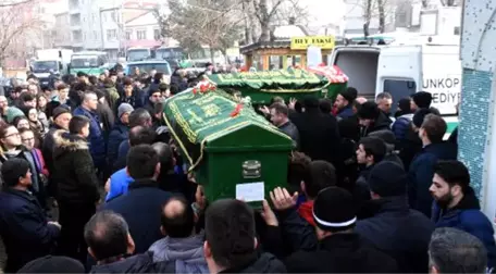 Trafik Kazasında Ölen Aynı Aileden 8 Kişi, Gözyaşlarıyla Toprağa Verildi