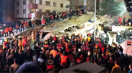 İstanbul Valisi, Kartal'da Yaşanan Faciayla İlgili Son Durumu Açıkladı: 9 Yaşındaki Çocukla Sürekli Konuşuyoruz