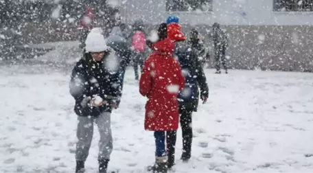 Yoğun Kar Yağışı Nedeniyle Ardahan'da Eğitime Bir Gün Ara Verildi