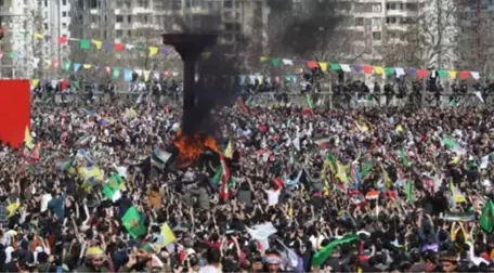 Diyarbakır'da Nevruz Ateşi Yakıldı