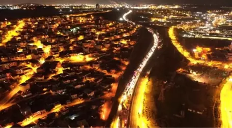 Kocaeli TEM'de Kontrolden Çıkan TIR Devrildi, 10 Kilometre Araç Kuyruğu Oluştu