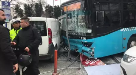 İstanbul'da Halk Otobüsü Yayalara Çarptı! Çok Sayıda Yaralı Var