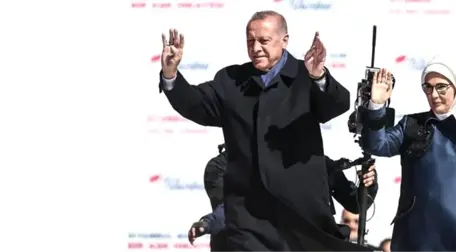 Erdoğan, Yenikapı Miting Alanına Bir Aşk Hikayesi Şarkısıyla Giriş Yaptı