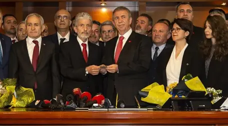 Mansur Yavaş'ın Makam Odasında Dikkat Çeken Fotoğraf Detayı