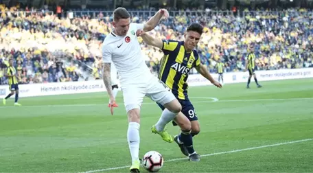 Fenerbahçe, Akhisarspor'u 2-1 Mağlup Etti