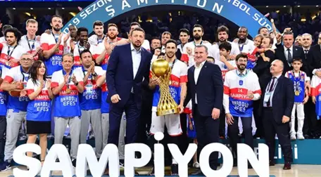 Anadolu Efes, şampiyonluk sonrası Brock Motum ile yollarını ayırdı