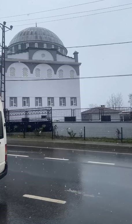 İstanbul'da şiddetli kar yağışı için saat verildi