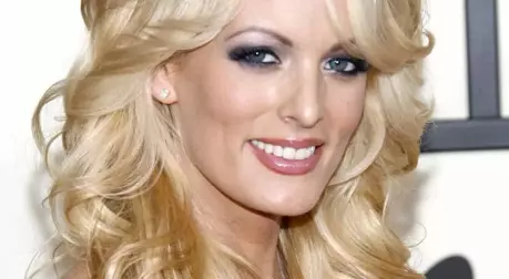 Cinsel İçerikli Film Yıldızı Stormy Daniels, Trump'ı 'Lekeleyici' Paylaşım Nedeniyle Dava Ediyor