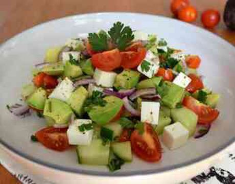 Avokado salatası nasıl yapılır? Avokado salatasının içine ne konur?