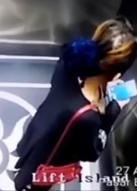 Asansör kapısını zorlayan kadın boşluğa düşerek hayatını kaybetti Asansör kapısını zorlayan kadın boşluğa düşerek hayatını kaybetti
