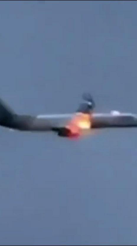 Yolcu uçağının motoru kalkıştan sonra alev aldı