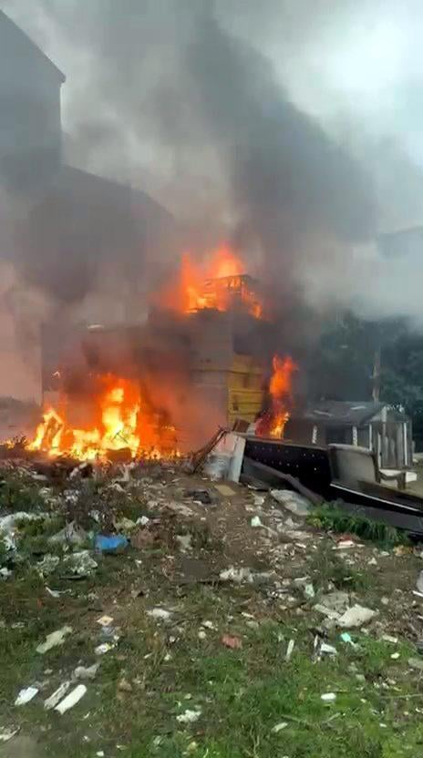 Avcılar'da kümes yangını: 50 hayvan öldü