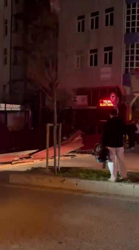 İstanbul'un bazı ilçelerinde kuvvetli rüzgar etkili oldu