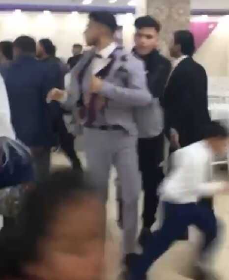 Düğünde meydan kavgası, masa ve sandalyeler havada böyle uçuştu