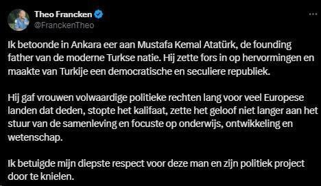 Atatürk'ün mozolesinin önünde diz çöken bakan konuştu