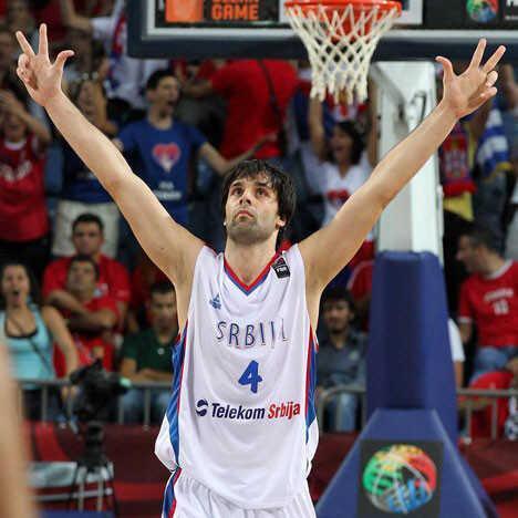 Çetnik selamı veren Fenerbahçeli Tadic'e tepkiler çığ gibi