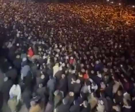 Görüntüler ortaya çıktı! Menzil lideri İzmir'de toplanan kalabalığa tövbe ettirmiş