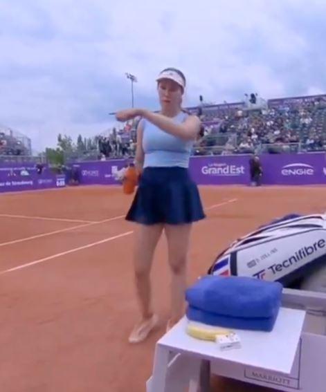 Tenis yıldızı, uygunsuz davranışta bulunan kameramana çıkıştı