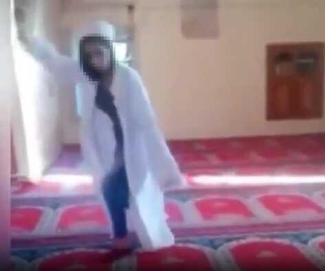 Ankara'dan sonra bu kez Malatya! Cübbe ve sarık giyen genç kız önce dans etti sonra minbere çıkıp poz verdi