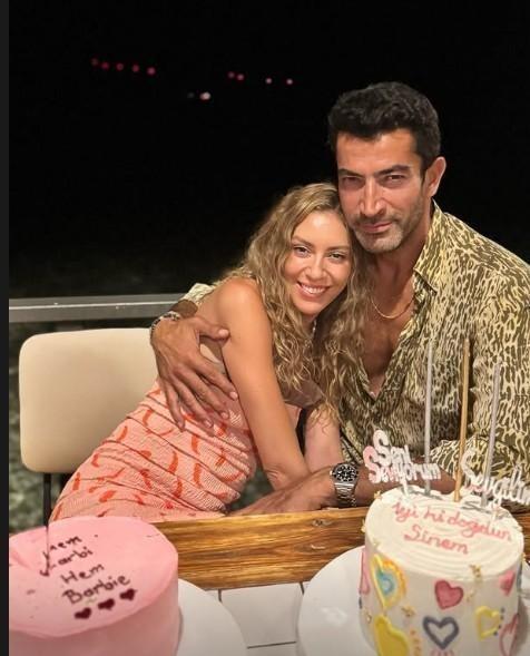 Sinem Kobal kızgın kumlarda güneşin tadını çıkardı