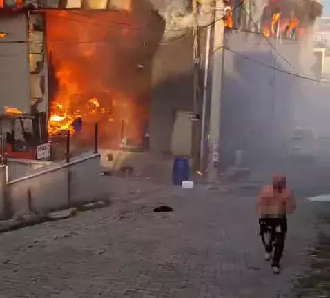 Kocaeli'nde parfüm deposunda yangın! 6 kişi hayatını kaybetti