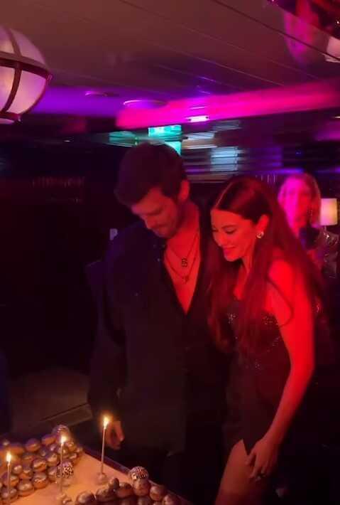 Kıvanç Tatlıtuğ 40. yaşını kutladı, eşine olan bakışları herkesi büyüledi