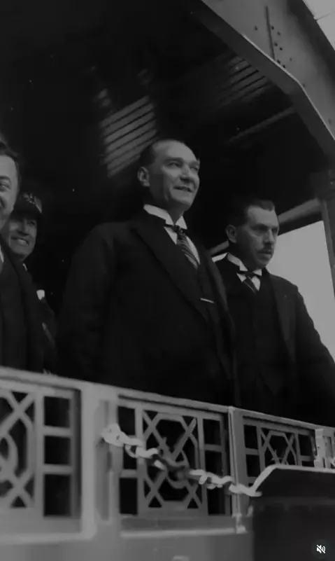 Atatürk'ün 87'nci ölüm yıl dönümünde ünlülerden anlamlı paylaşımlar